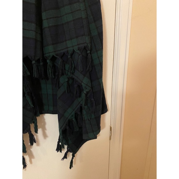 Plaid entro tasseled wrap - Picture 2 of 4